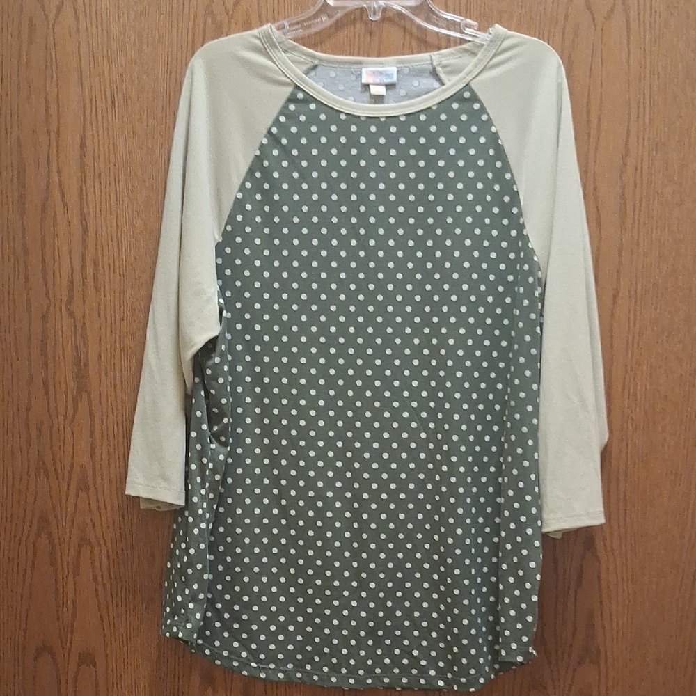 LuLaRoe Green Raglan 3/4 Sleeve Graphic Tee